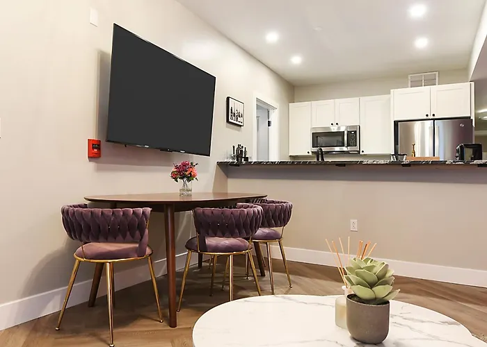 Holiday home Hostwise - 2 King Beds, Free Street Parking, North Side Gem Pittsburgh